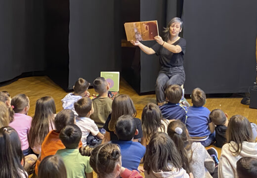 As nenas e nenos máis pequenos, protagonistas do Día do Libro en San Sadurniño